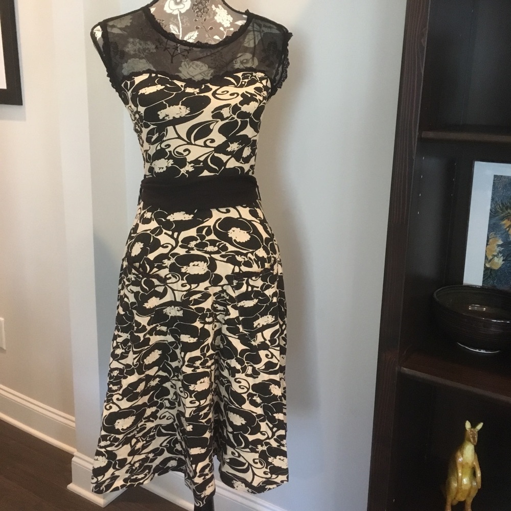 Effie’s Heart Jackie dress in Poppy print NWOT